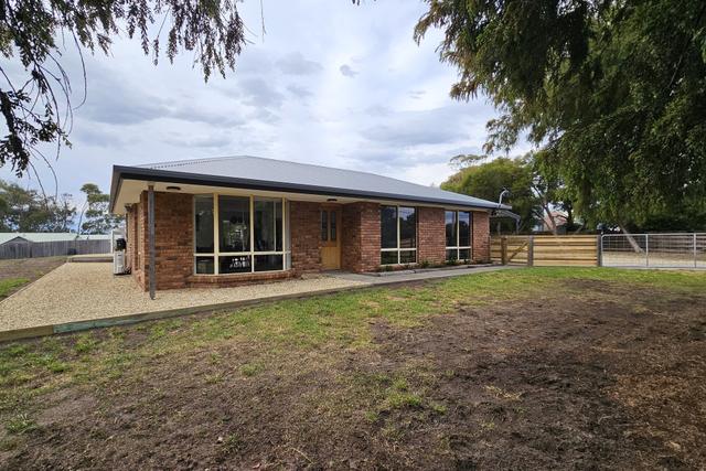 2 Riviera Drive, TAS 7173