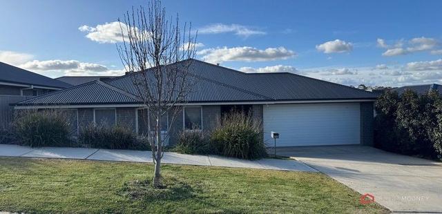 121 Bradman Drive, NSW 2650