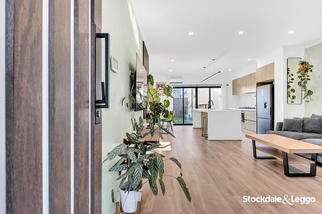 2/18 Wackett Street, VIC 3028