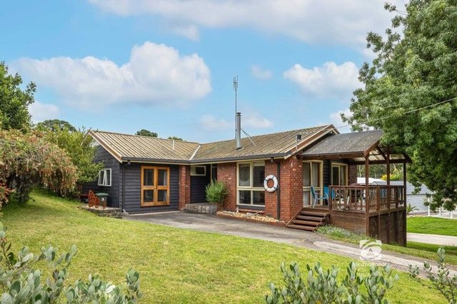 8 Adsal Court, VIC 3904