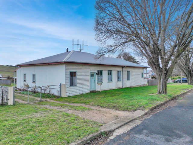 24 Bombala Street, NSW 2633