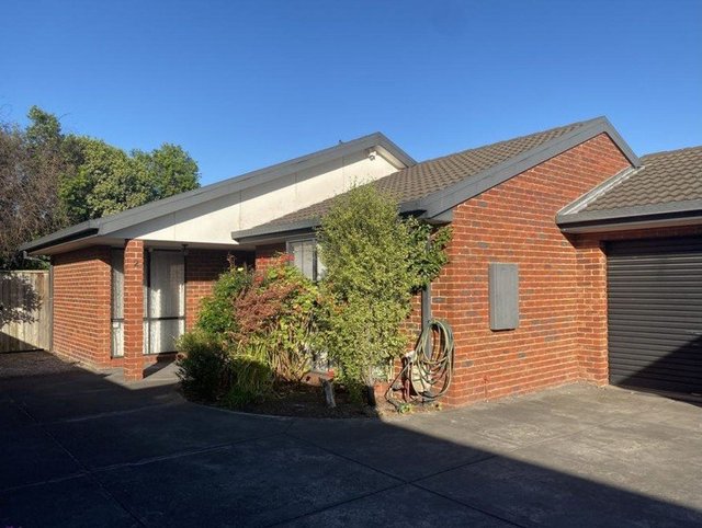 2/11 Benston Street, VIC 3064