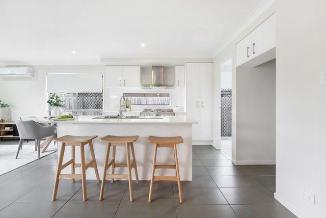 7 Lemongrass Circuit, QLD 4503