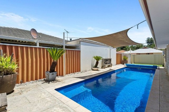 6 Waterway Pass, WA 6063