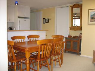 Dining/kitchen