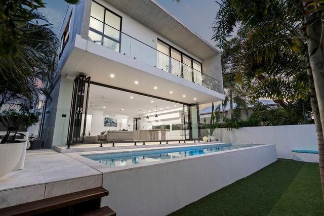 33 Fifth Avenue, QLD 4221