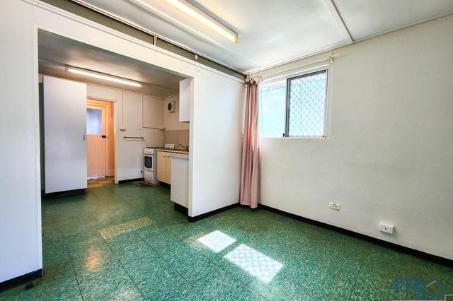 2/177 Miles Street, QLD 4825