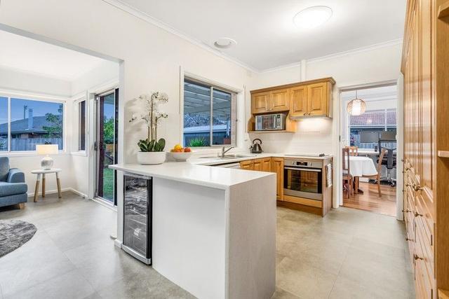 15 Albany Drive, VIC 3170