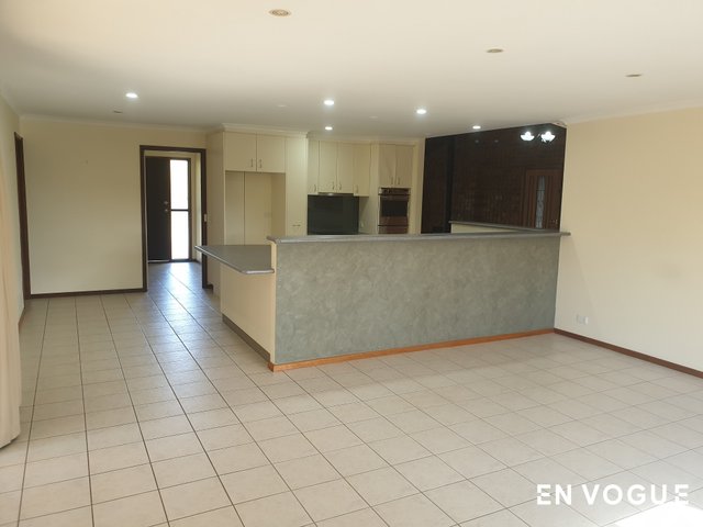 2 Southern Close, ACT 2905