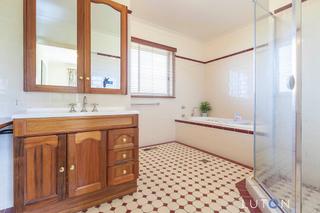 Bathroom (2017-04-27)
