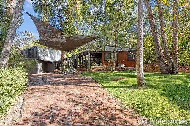 4 Merton Road, WA 6111