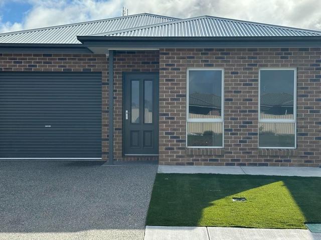 11 Goldfinch Close, VIC 3400