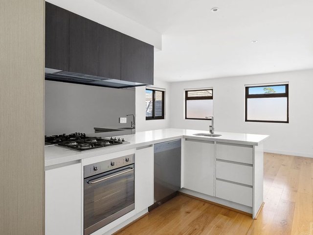 Flat 4/2C Walsh Street, VIC 3204