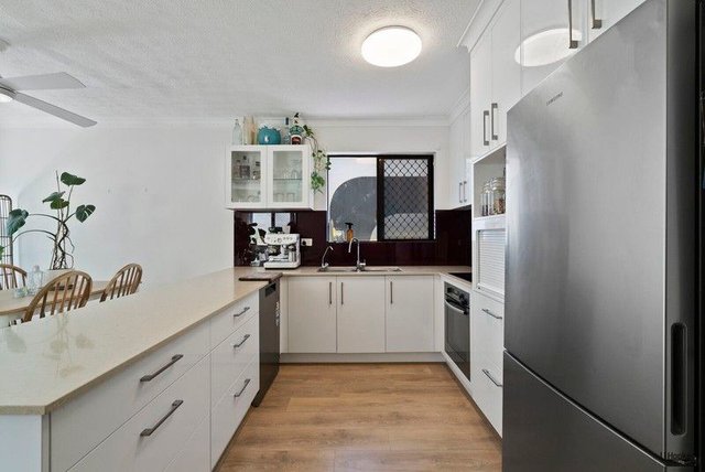 3/3 Nyrang Avenue, QLD 4221