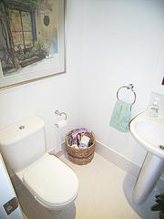 Powder room (2005-04-13)