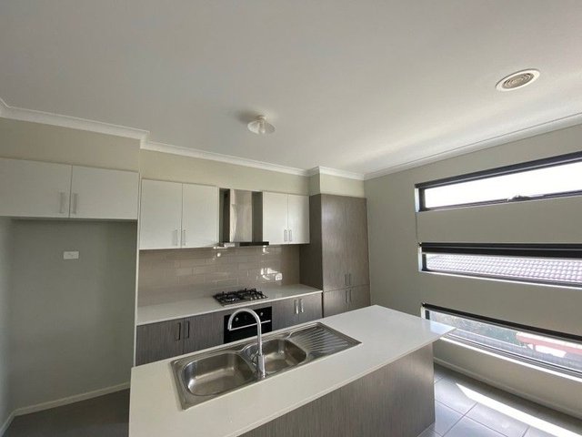 2/24 Tamarind Crescent, VIC 3030