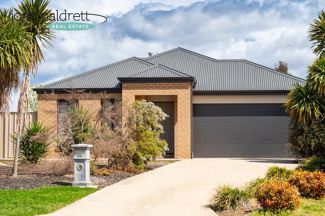 24 Angus Court, NSW 2640