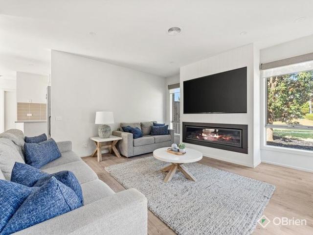 2/5 Warrenwood  Place, VIC 3910