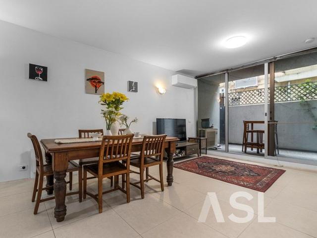 4/100 Queensberry Street, VIC 3053