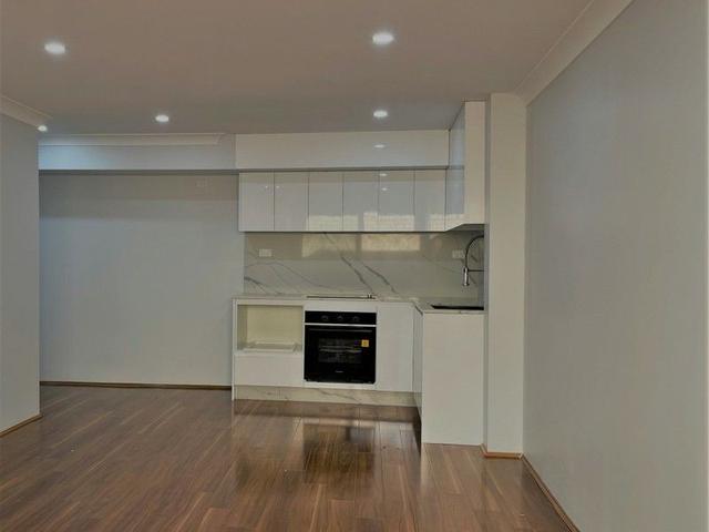 8a Robin St, NSW 2168