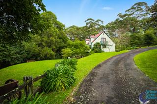Driveway towards Barn (2016-06-15)
