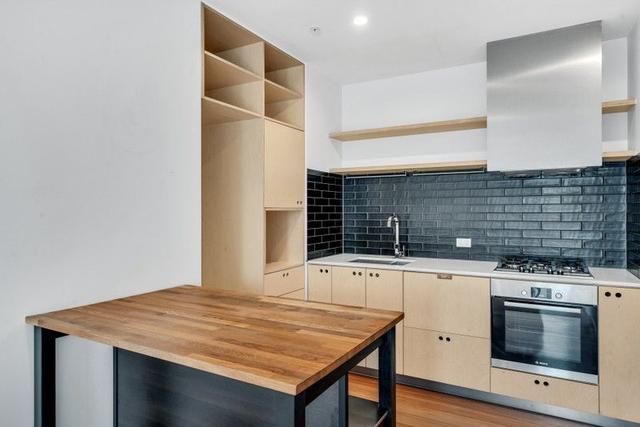 202/124 Nicholson Street, VIC 3057