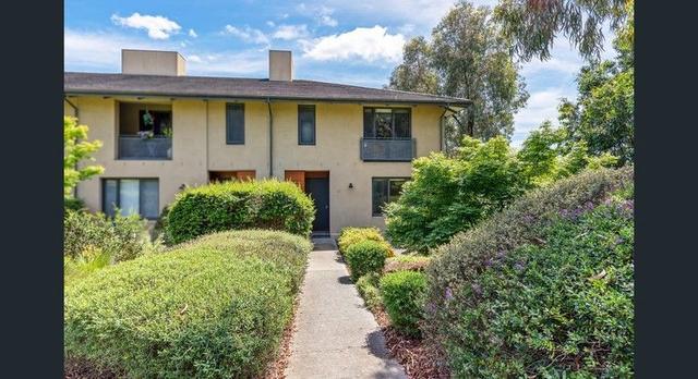 34 Oak Court, VIC 3116