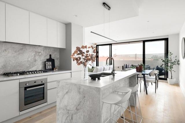 102/67 High  Street, VIC 3070