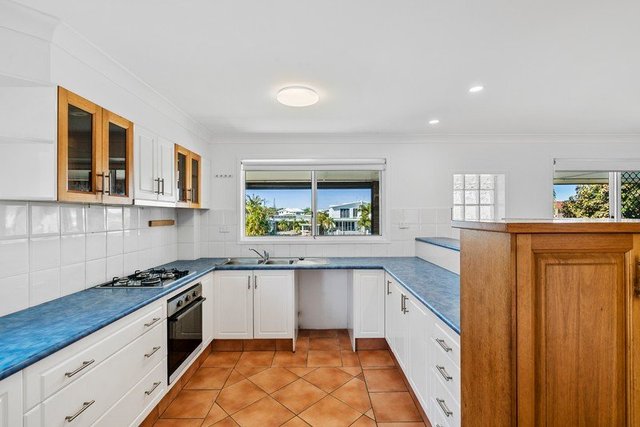 2/8 Barracuda Court, QLD 4221