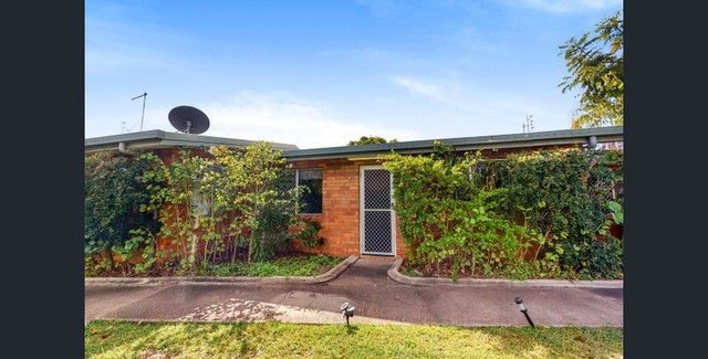 2/8 Weinholt Street, QLD 4700