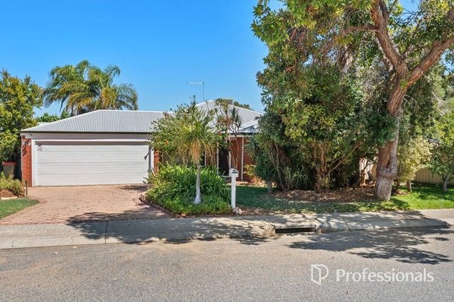 32 Oakfield Gardens, WA 6167