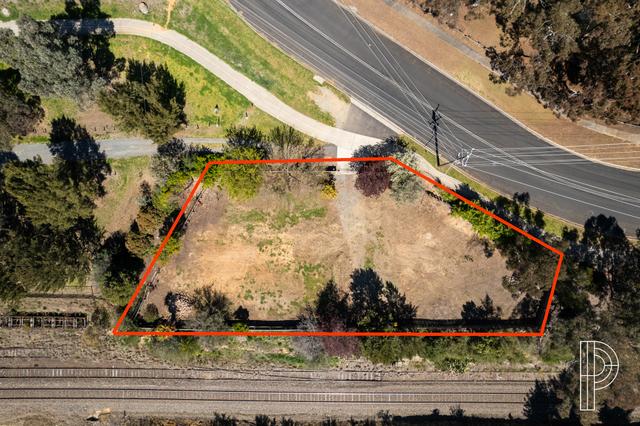 1 Crest Road, NSW 2620