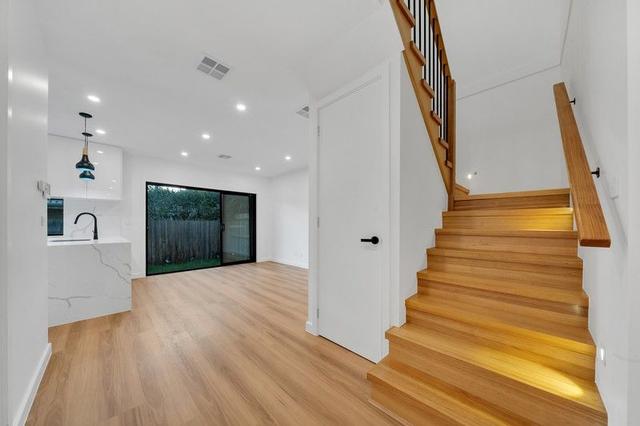 2/11 Ambleside Crescent, VIC 3806