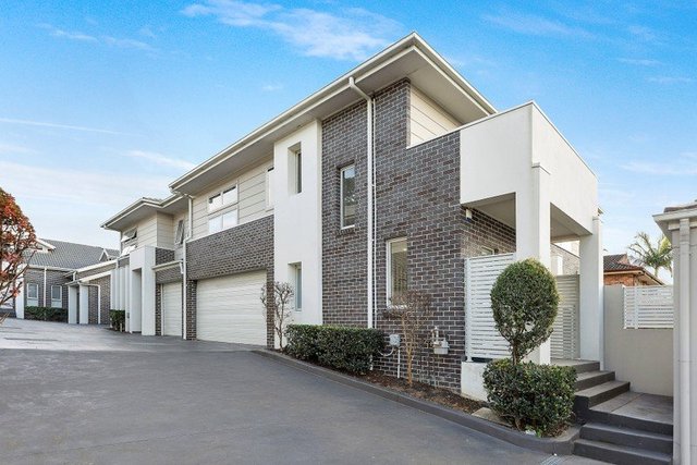 2/117 Stoddart Street, NSW 2196