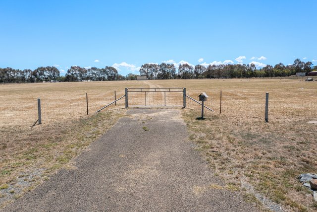 60 Jiparu Drive, NSW 2582