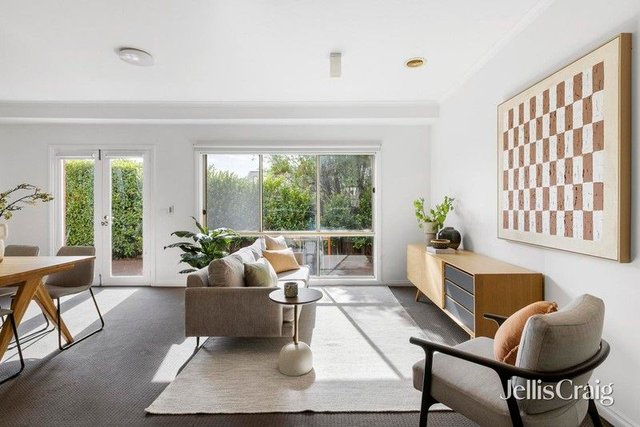 2/18 De Carle Street, VIC 3056