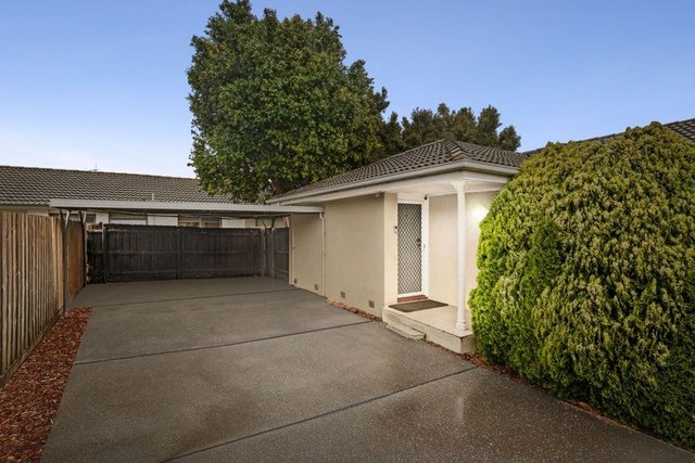 4/4 Burns Avenue, VIC 3169