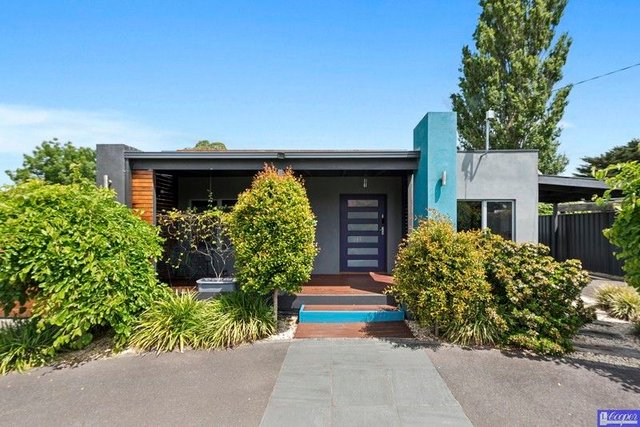 4 Pine Grove, VIC 3913