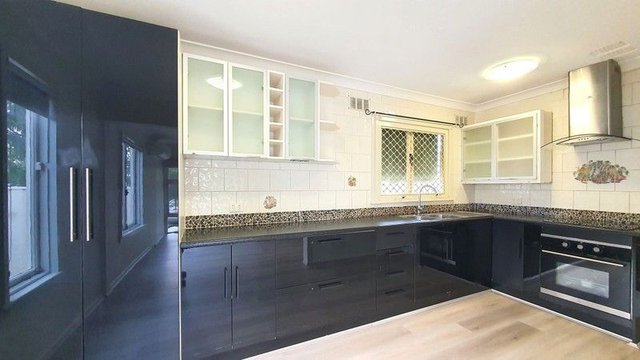 4 Tangaloa Crescent, NSW 2770