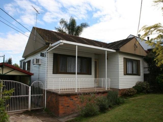 8 Yvonne Street, NSW 2147