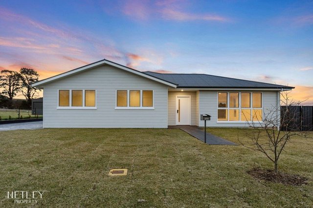 25a Nicholson Circuit, NSW 2583
