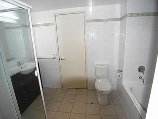 Bathroom 2 (2010-08-19)