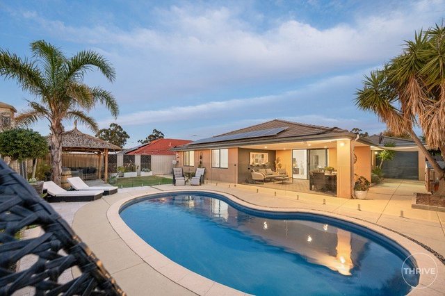 12 The Lakes Boulevard, WA 6164