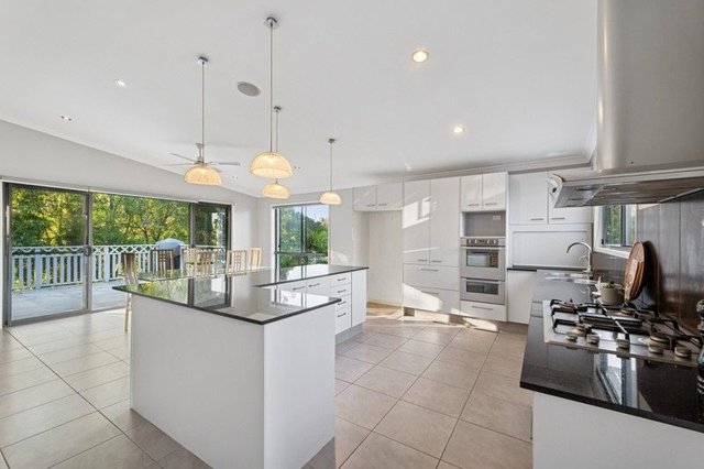 8 Maloney Crescent, QLD 4210