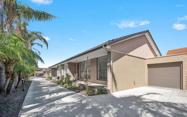 2/24 Holyrood Street, VIC 3188