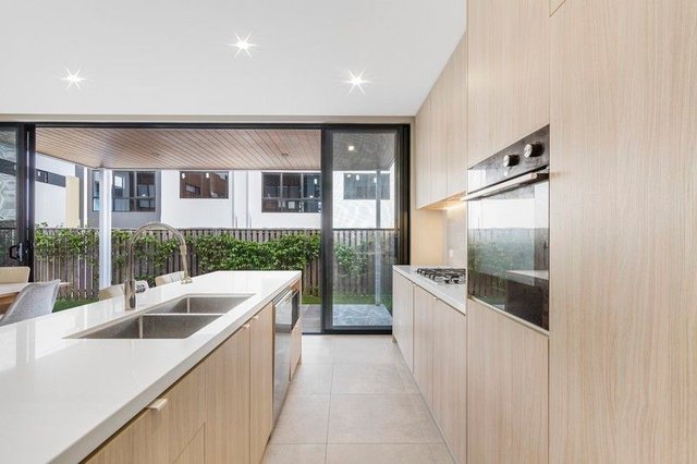 10 Arvore Place, QLD 4209