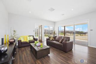 Lounge room (2017-12-21)