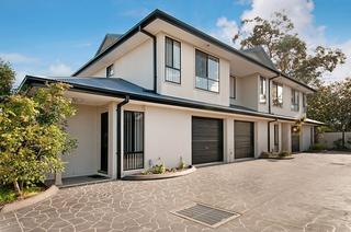 Front of Townhouse with Single Garge