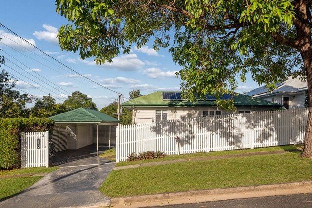 2 Fingal Street, QLD 4121