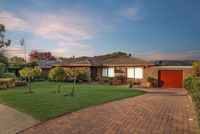 9 Hayley Crescent, NSW 2620